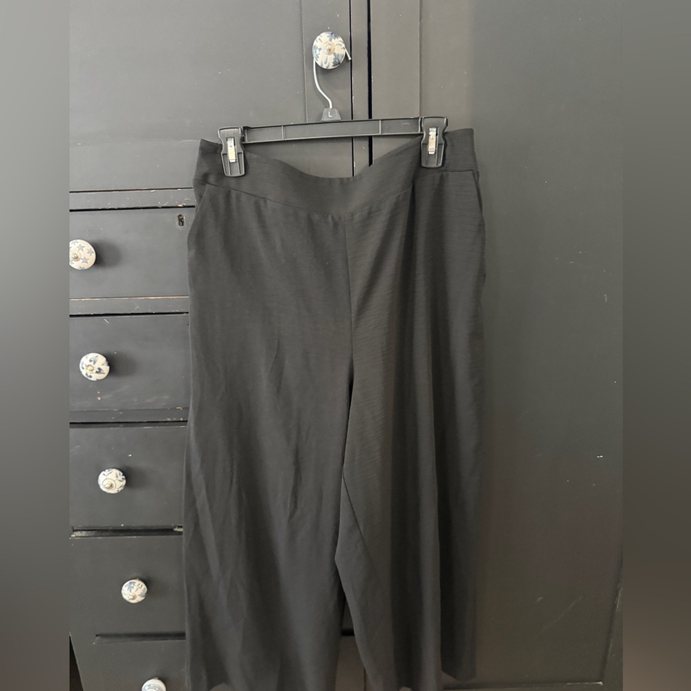 Black Wide-Leg Crop Pants